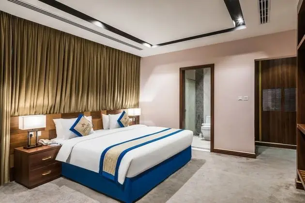 Deluxe king suite