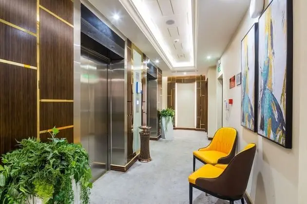 Deluxe king suite