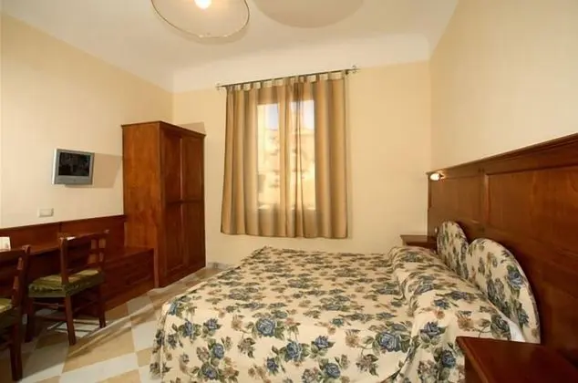 Standard Tek Büyük veya İki Ayrı Yataklı Oda, Şehir Manzaralı