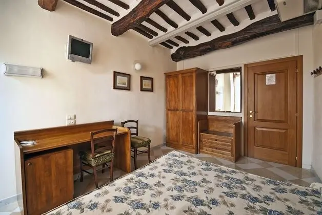 Tek Büyük veya İki Ayrı Yataklı Oda, Şehir Manzaralı (Private External Bathroom)