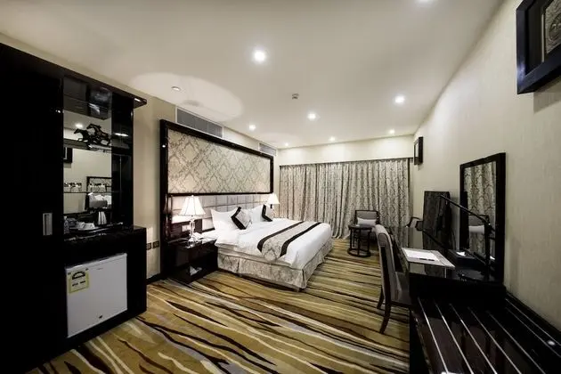 Deluxe Room, King Bed