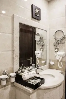 Deluxe Room, King Bed