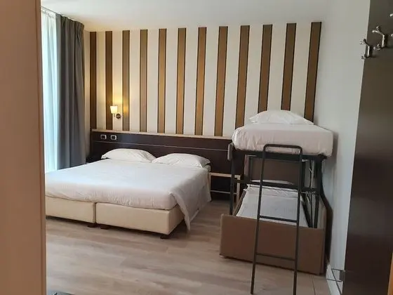 Deluxe Dört Kişilik Oda