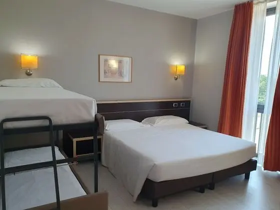 Deluxe Dört Kişilik Oda