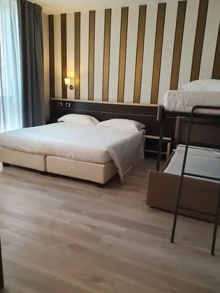 Deluxe Dört Kişilik Oda