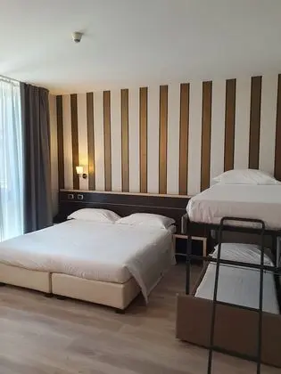 Deluxe Dört Kişilik Oda