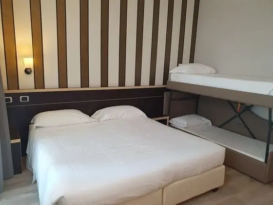 Deluxe Dört Kişilik Oda