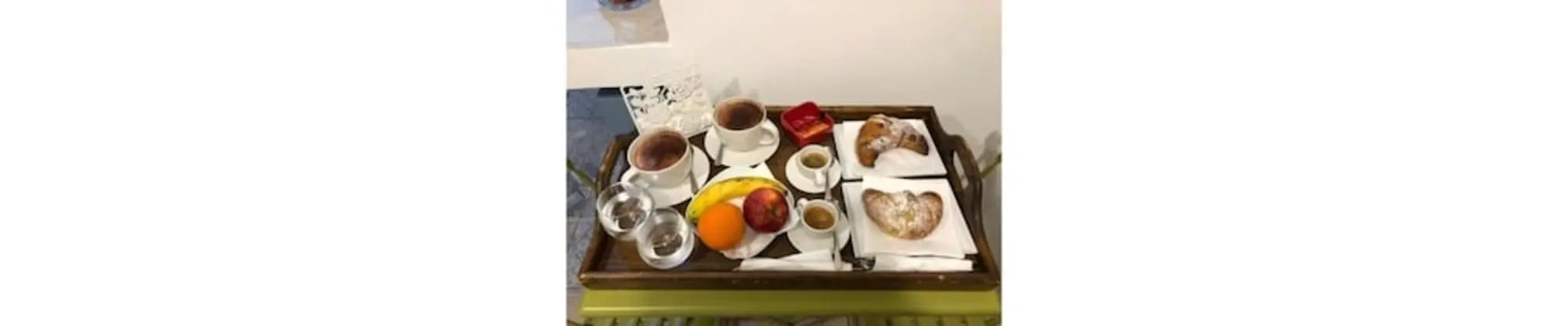 Tek Büyük veya İki Ayrı Yataklı Oda, 1 Yatak Odası, Küçük Mutfak
