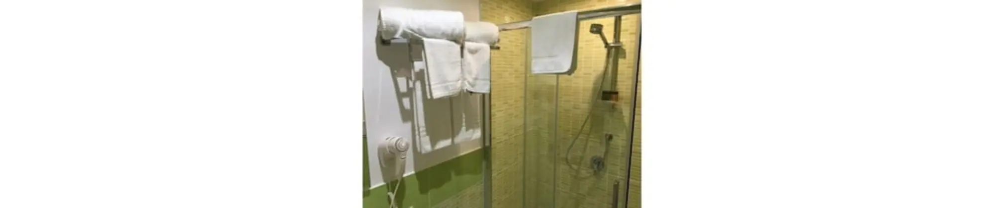 Tek Büyük veya İki Ayrı Yataklı Oda, 1 Yatak Odası, Küçük Mutfak