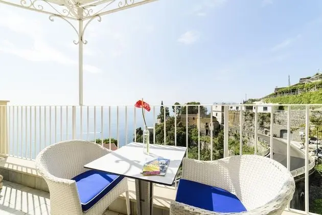 Deluxe Tek Büyük Yataklı Oda, Teras, Deniz Manzaralı