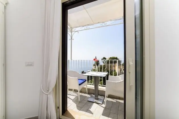 Deluxe Tek Büyük Yataklı Oda, Teras, Deniz Manzaralı