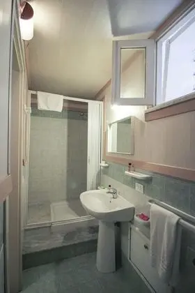 Economy Tek Büyük Yataklı Oda, Özel Banyo