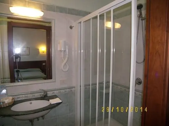 Üç Kişilik Oda