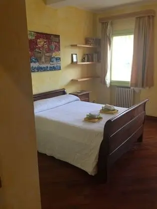 Family Oda, Göl Manzaralı (Yellow Cuba)