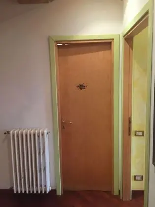 Family Oda, Göl Manzaralı (Yellow Cuba)