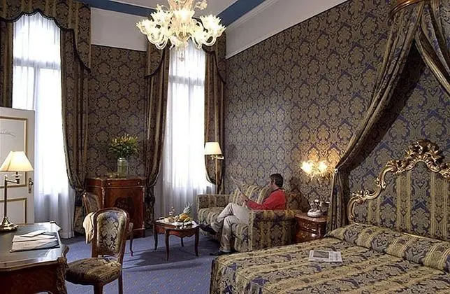 Deluxe Tek Büyük veya İki Ayrı Yataklı Oda, Kanal Manzaralı