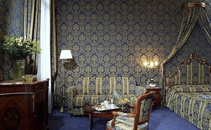 Deluxe Tek Büyük veya İki Ayrı Yataklı Oda, Kanal Manzaralı