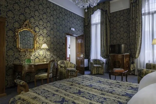 Deluxe Tek Büyük veya İki Ayrı Yataklı Oda, Kanal Manzaralı