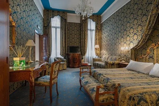 Deluxe Tek Büyük veya İki Ayrı Yataklı Oda, Kanal Manzaralı