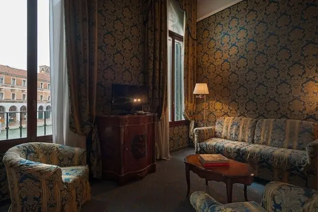 Deluxe Tek Büyük veya İki Ayrı Yataklı Oda, Kanal Manzaralı