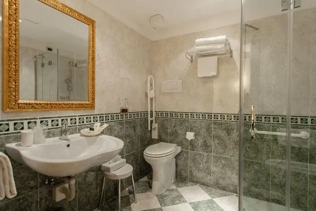 Economy Tek Büyük Yataklı Oda