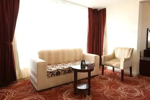 Suite 2 Rooms