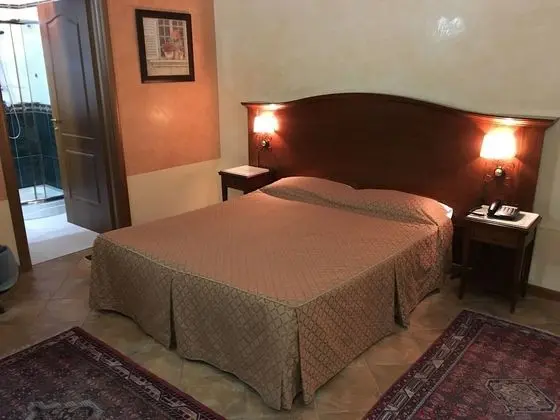 Büyük Yataklı Tek Kişilik Oda