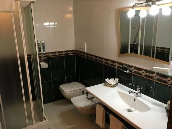 Büyük Yataklı Tek Kişilik Oda