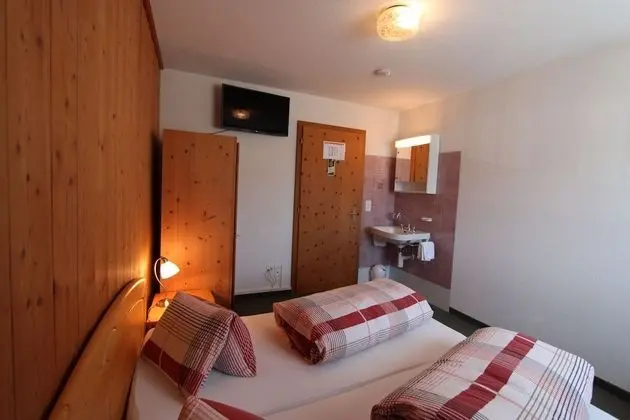 Tek Büyük Yataklı Oda, Ortak Banyo (DE 2 E)