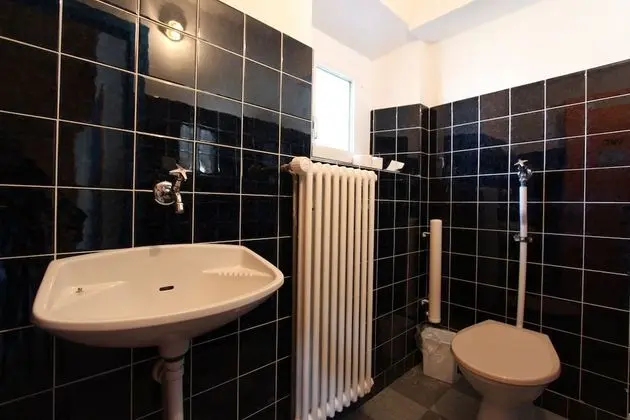 Tek Büyük Yataklı Oda, Ortak Banyo (DE 2 E)
