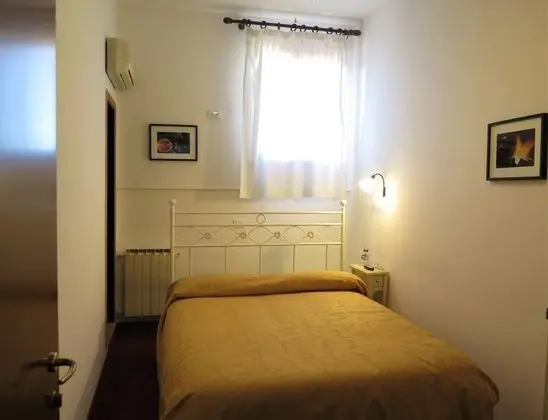 Basic Tek Büyük Yataklı Oda