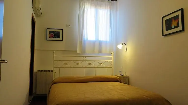 Basic Tek Büyük Yataklı Oda