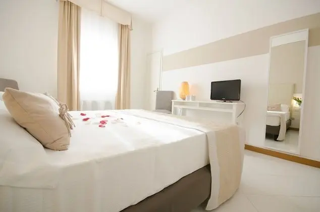 Classic Tek Büyük Yataklı Oda