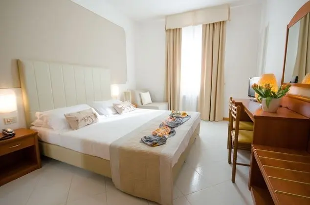 Classic Tek Büyük Yataklı Oda