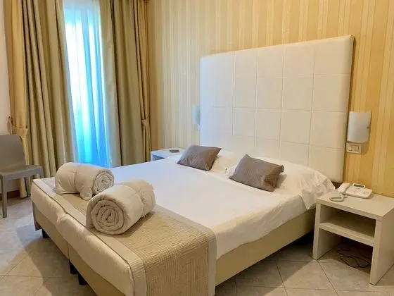 Comfort Tek Büyük Yataklı Oda (Little balcony)