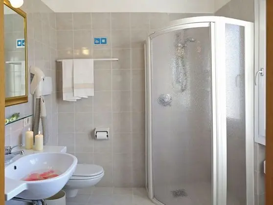 Comfort Tek Büyük Yataklı Oda (Little balcony)