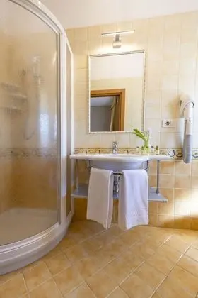 Comfort Tek Büyük Yataklı Oda (Little balcony)