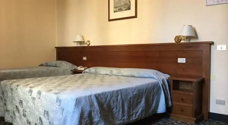 Üç Kişilik Oda