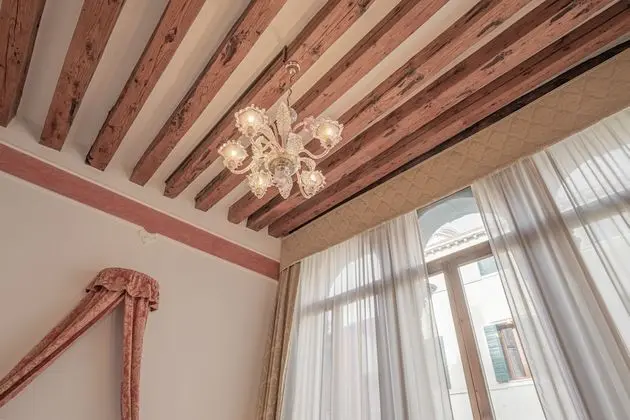 Standard Tek Büyük veya İki Ayrı Yataklı Oda, Kanal Manzaralı