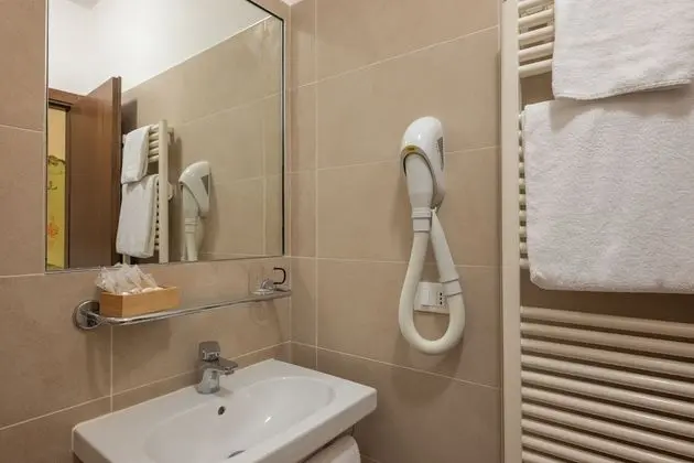 Standard Tek Büyük veya İki Ayrı Yataklı Oda, Kanal Manzaralı