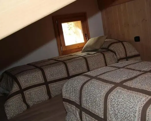 Tek Büyük veya İki Ayrı Yataklı Oda, Ortak Banyo