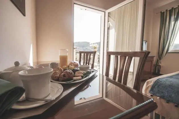 Tek Büyük Yataklı Oda, Balkon, Deniz Manzaralı