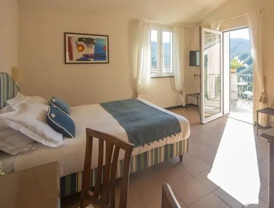 Tek Büyük Yataklı Oda, Teras, Tepe Manzaralı