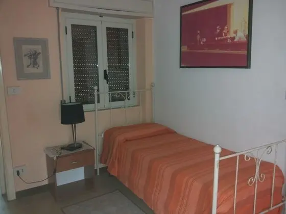 Büyük Yataklı Tek Kişilik Oda