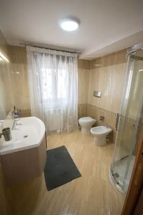 Üç Kişilik Oda