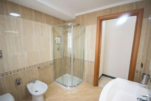 Üç Kişilik Oda