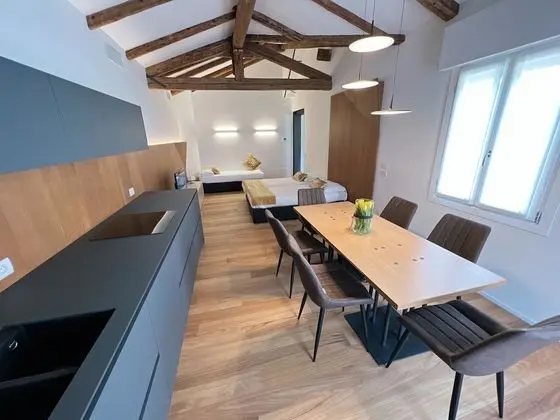 Attico Vivit 40, Annex Building