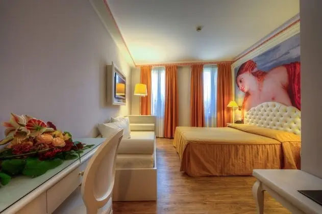 Tek Büyük veya İki Ayrı Yataklı Oda, Şehir Manzaralı
