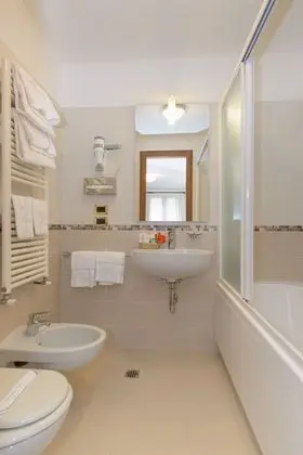 Superior Tek Büyük veya İki Ayrı Yataklı Oda