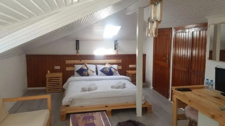 Çatı Katı Standart Oda, Gökyüzü Manzaralı, Teraslı